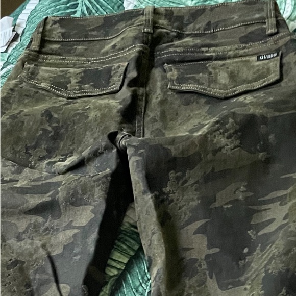 BRAND NEW GUESS CAMO CARGO PANT SZ XSMALL - Picture 3 of 15